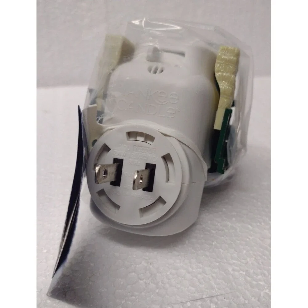 Yankee Candle Fall Green Truck with Light Sensor Scent-Plug Diffuser Base